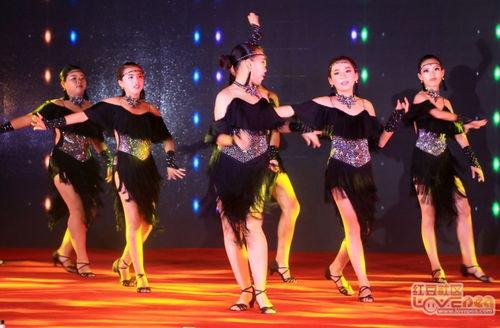 璀璨拉丁舞成人舞蹈视频,成人舞者风采绽放  第2张